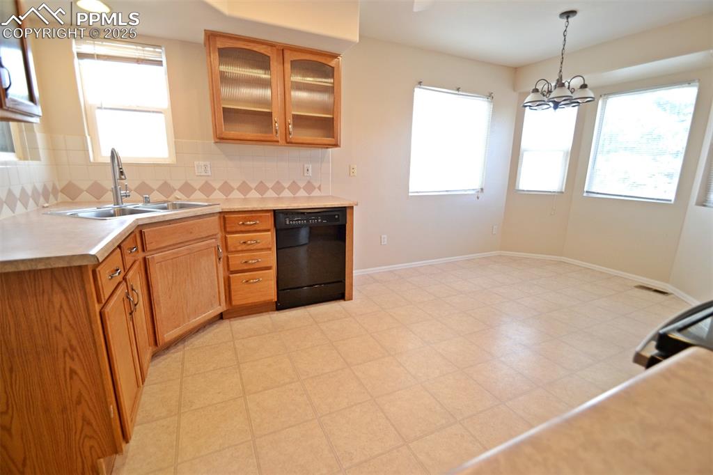 Image 11 of 47: Kitchen