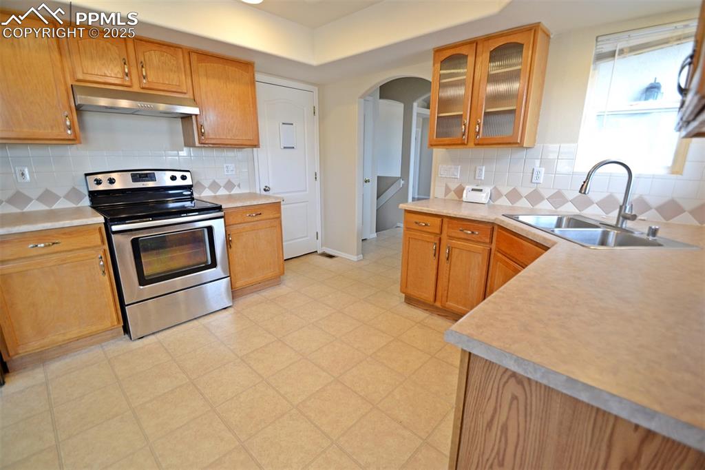 Image 13 of 47: Kitchen