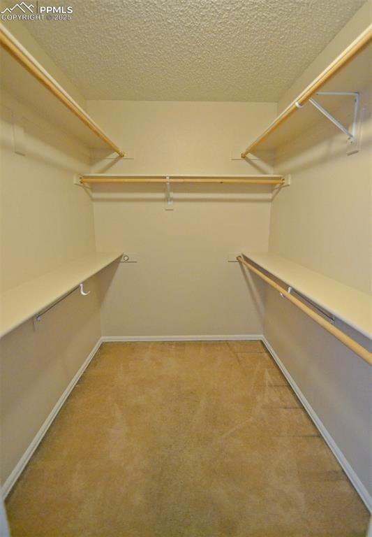 Image 22 of 47: Closet