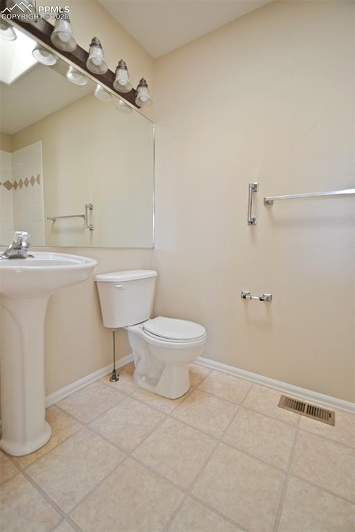 Image 27 of 47: Bathroom