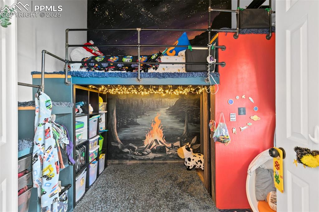 Image 20 of 27: Detailed view of carpet flooring