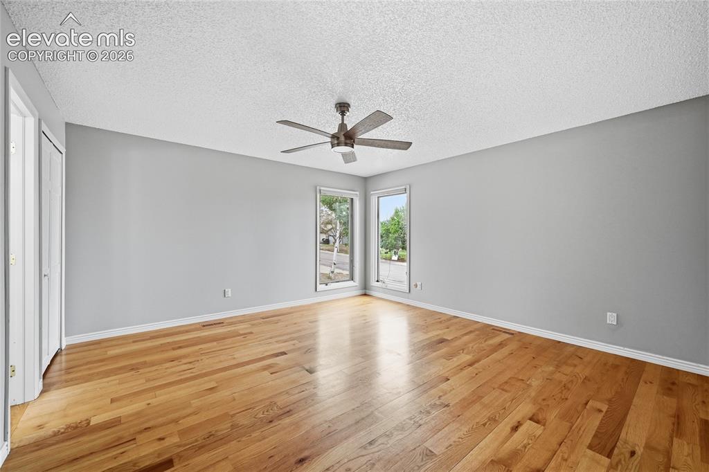 Image 19 of 42: Bedroom