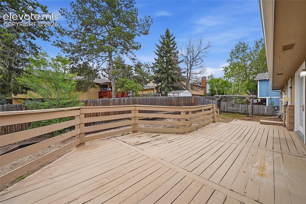 Image 36 of 42: Deck