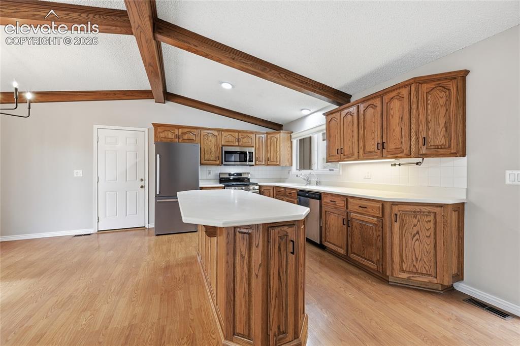 Image 5 of 42: Kitchen