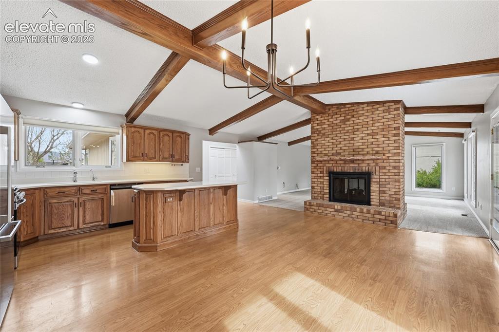Image 8 of 42: Kitchen