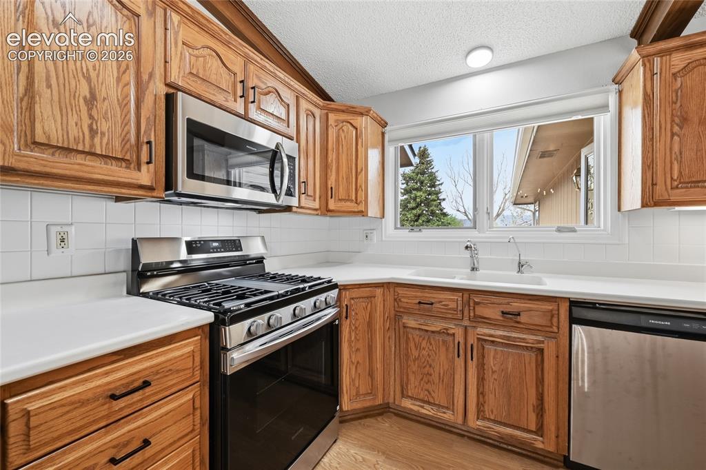 Image 9 of 42: Kitchen