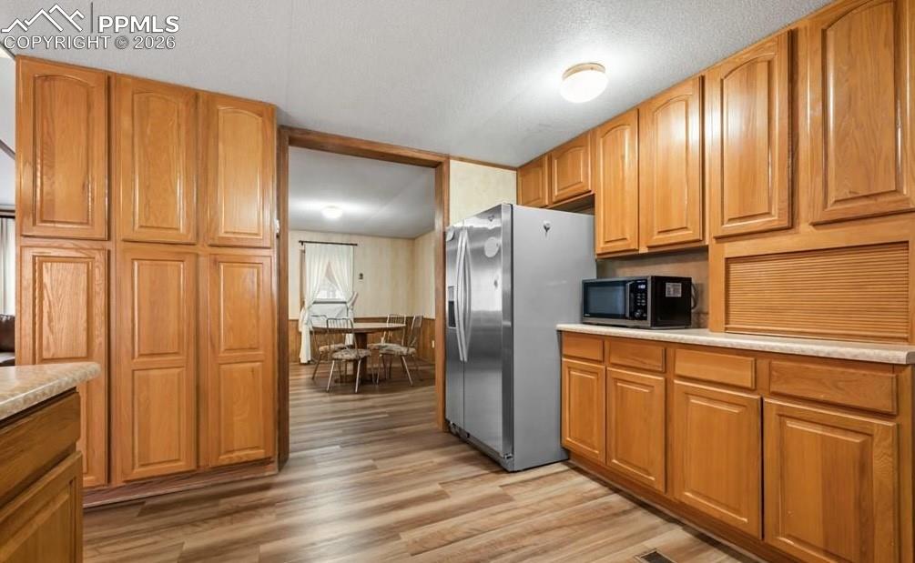 Image 11 of 33: Kitchen