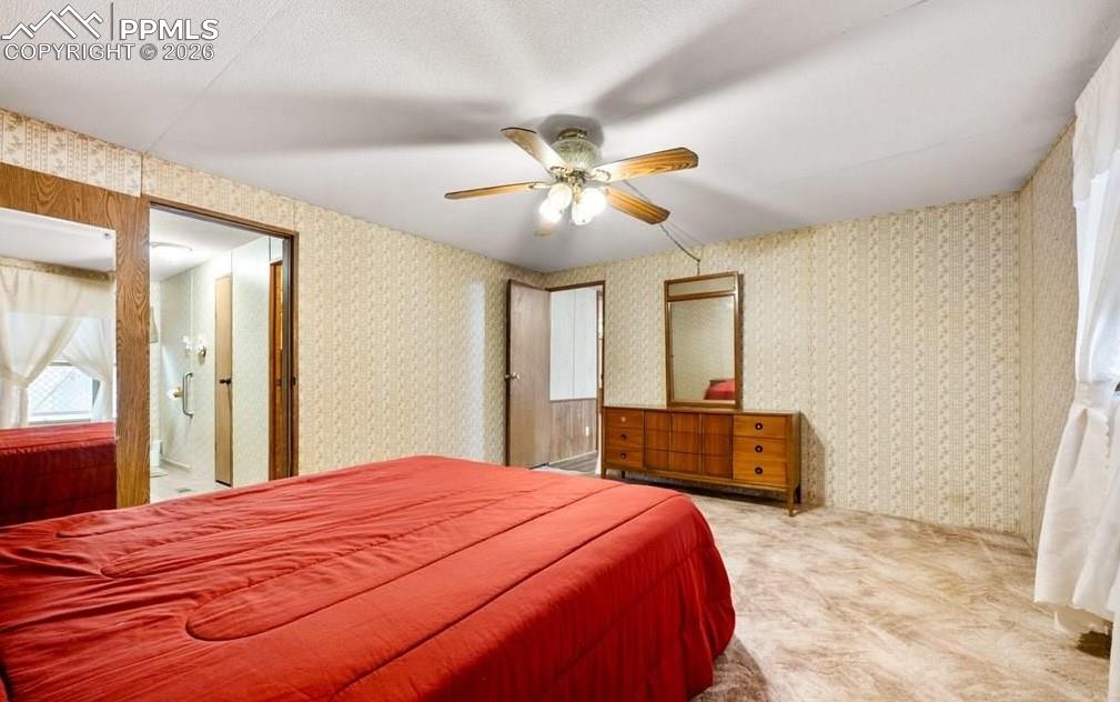 Image 17 of 33: Bedroom