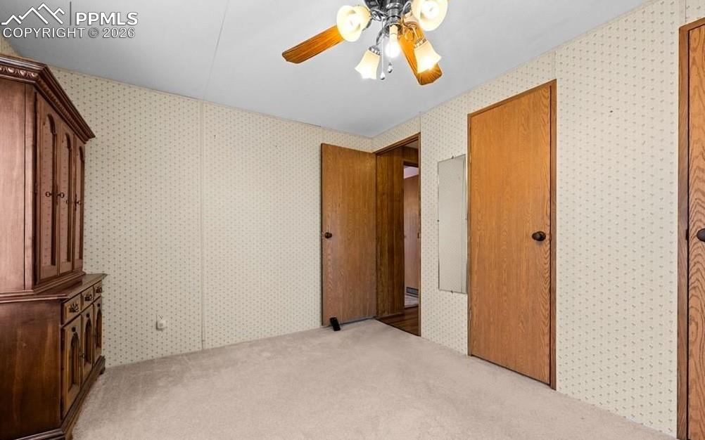 Image 25 of 33: Bedroom