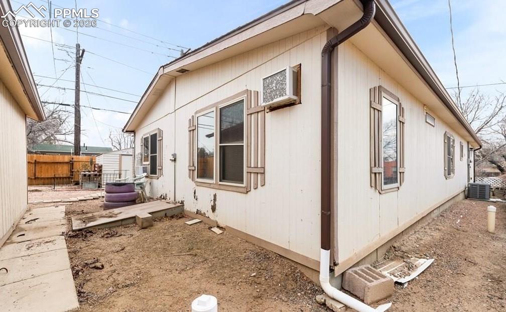 Image 31 of 33: Side of Structure