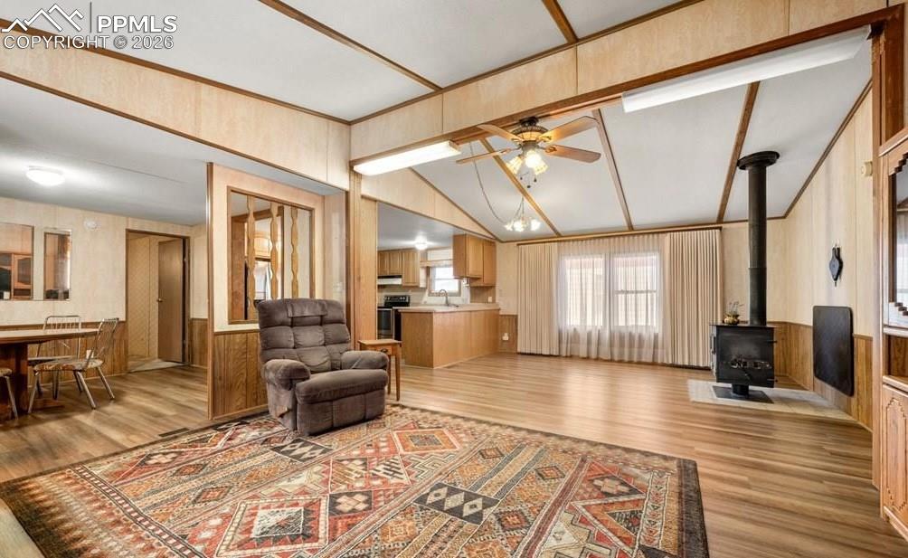 Image 6 of 33: Living Room