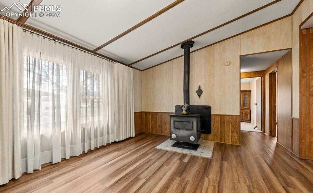 Image 8 of 33: Living Room