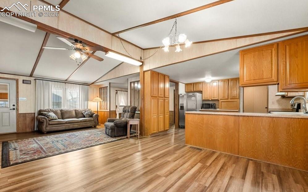 Image 9 of 33: Kitchen