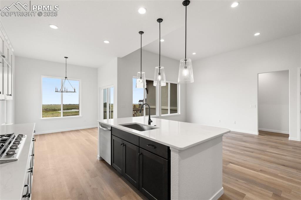 Image 16 of 36: Kitchen