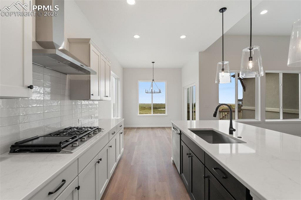 Image 17 of 36: Kitchen