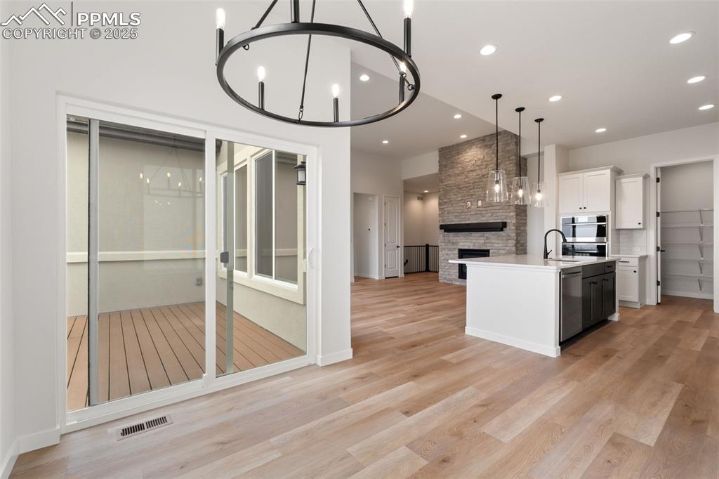 Image 19 of 36: Dining Area