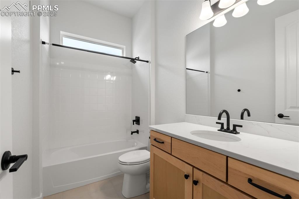 Image 8 of 36: Bathroom