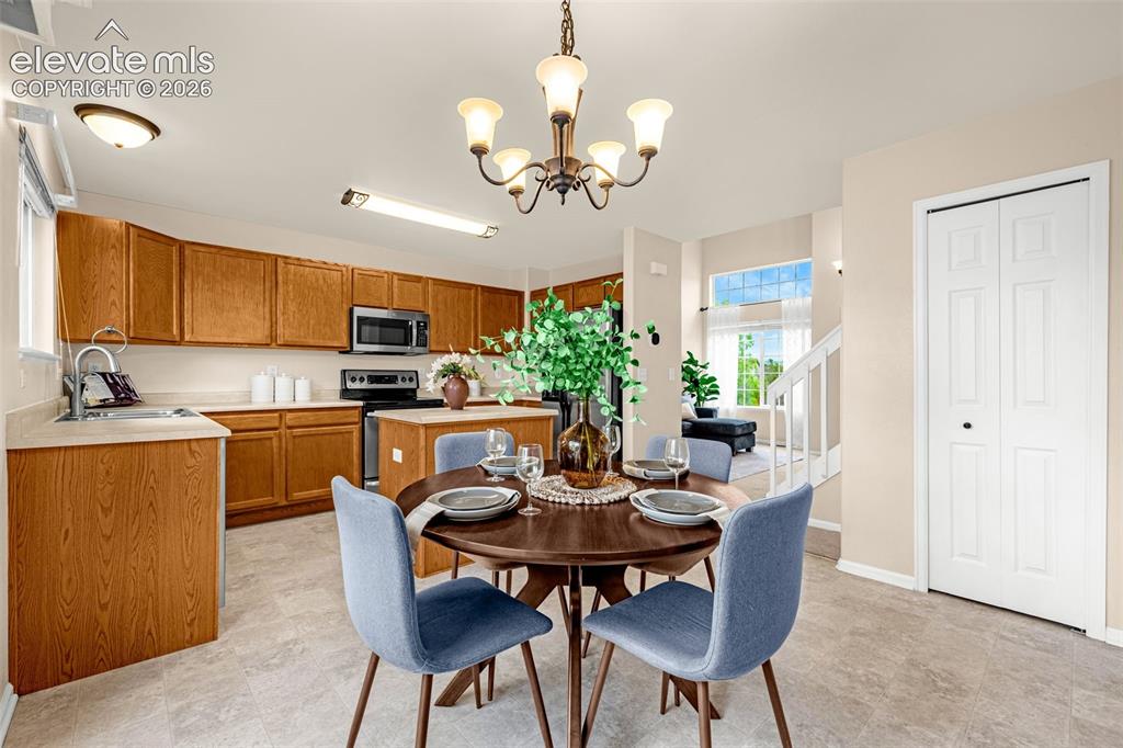 Image 12 of 44: Dining Area
