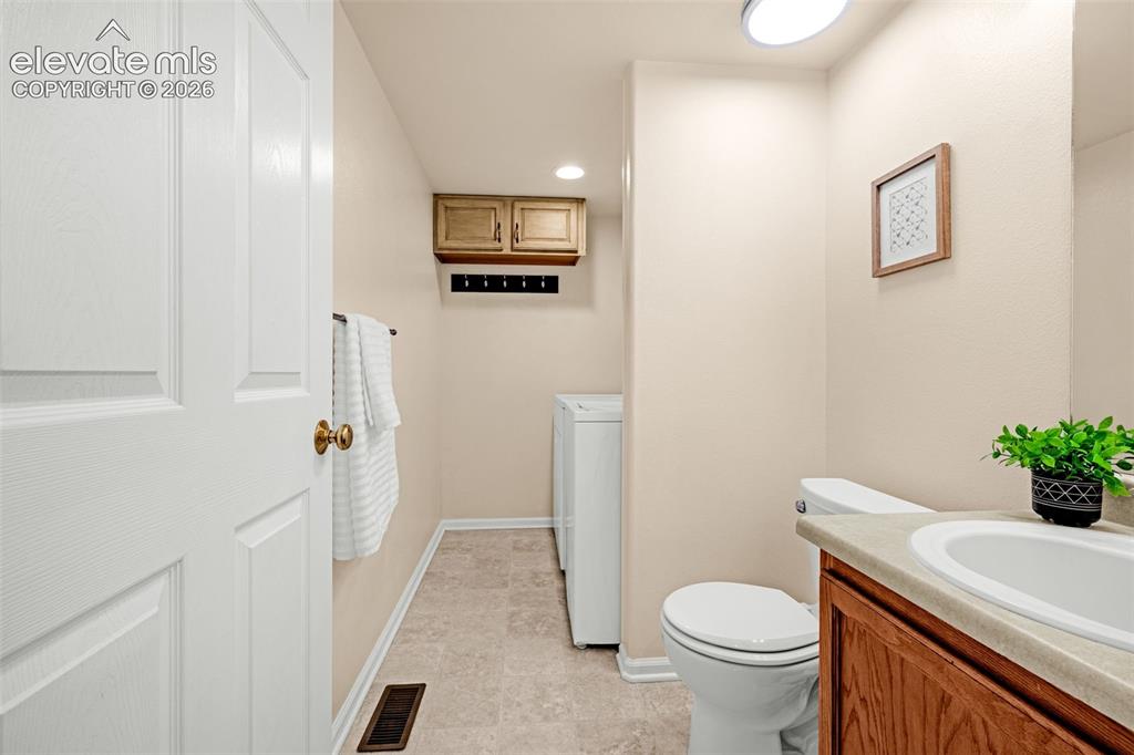 Image 13 of 44: Bathroom