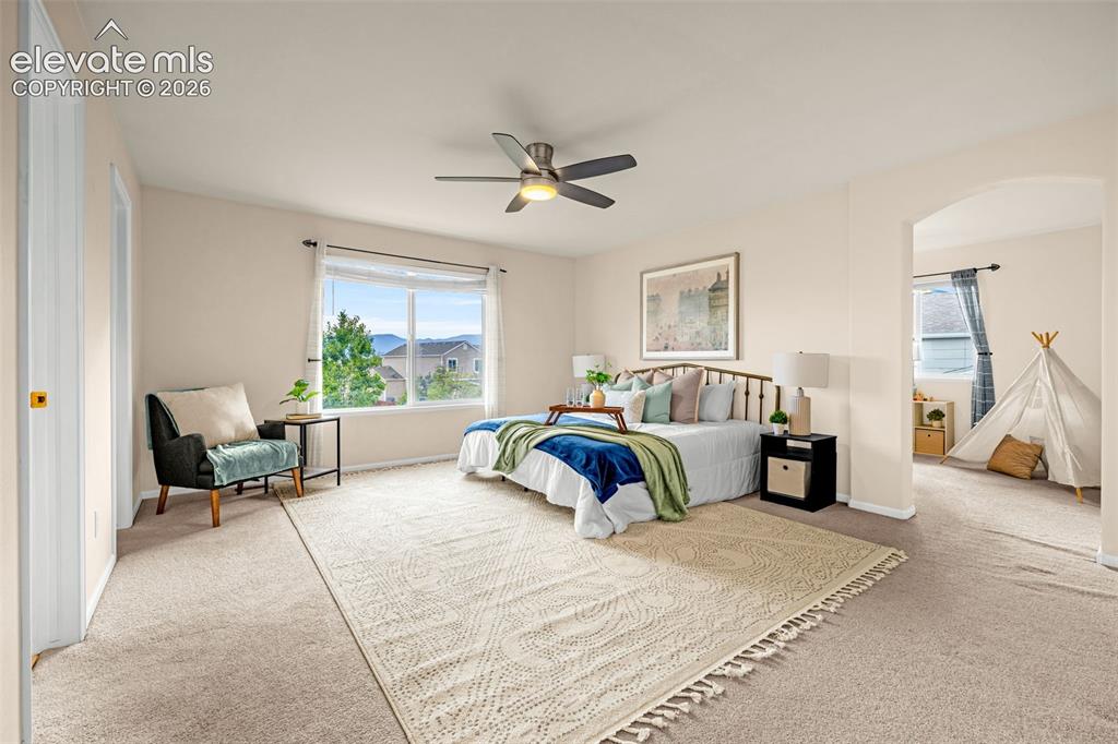 Image 14 of 44: Bedroom
