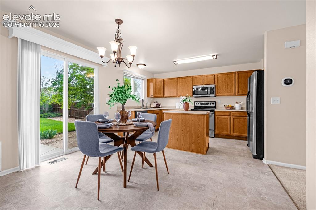 Image 5 of 44: Dining Area
