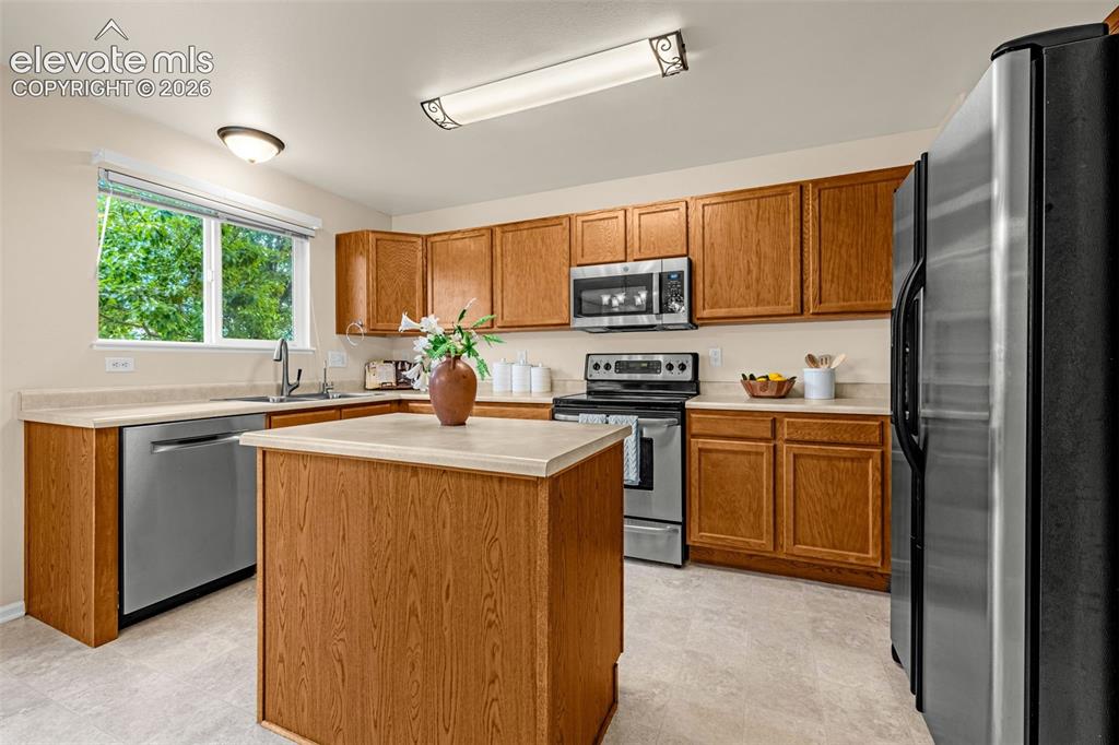 Image 6 of 44: Kitchen