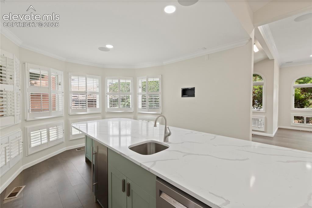 Image 12 of 49: Kitchen