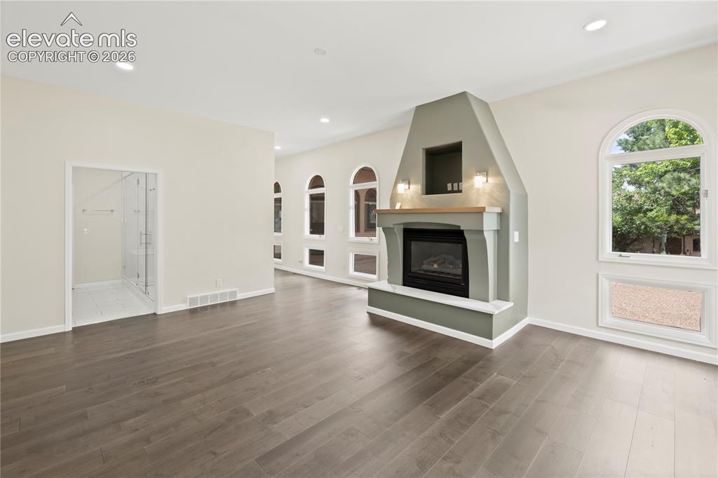 Image 21 of 49: Master Bedroom
