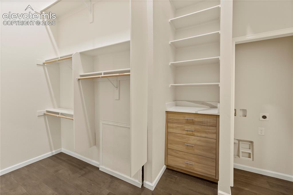 Image 25 of 49: Walk-In Closets