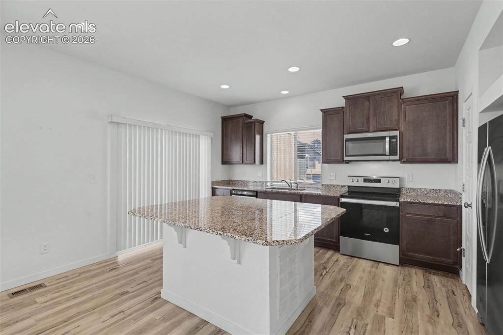 Image 10 of 33: Kitchen