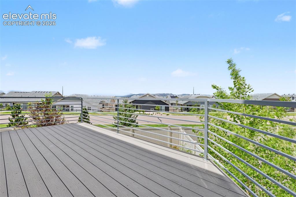Image 5 of 33: Deck