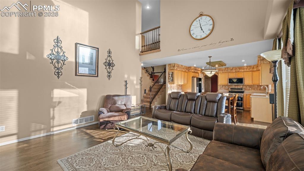 Image 10 of 35: Family Room