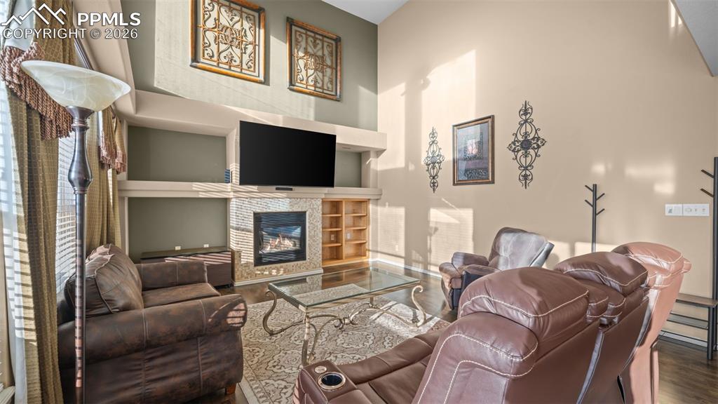 Image 11 of 35: Family Room