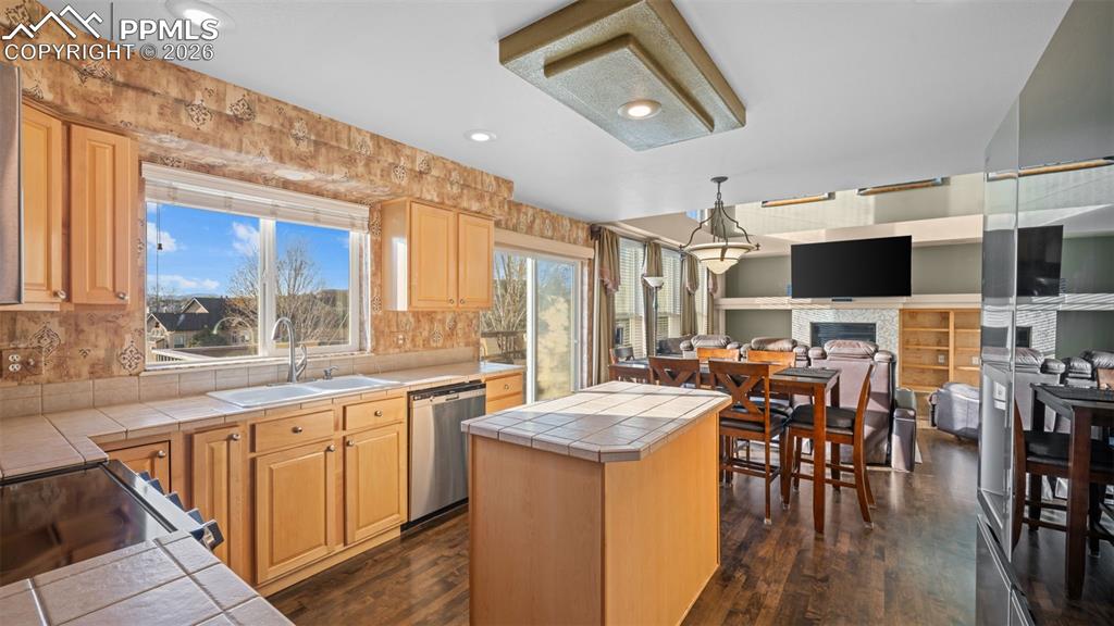 Image 12 of 35: Kitchen