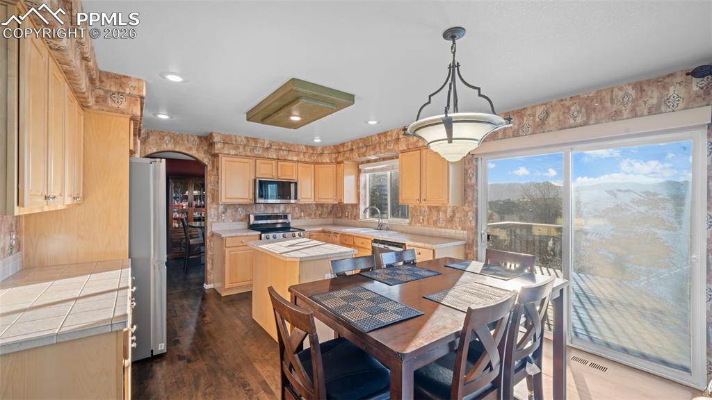 Image 13 of 35: Kitchen