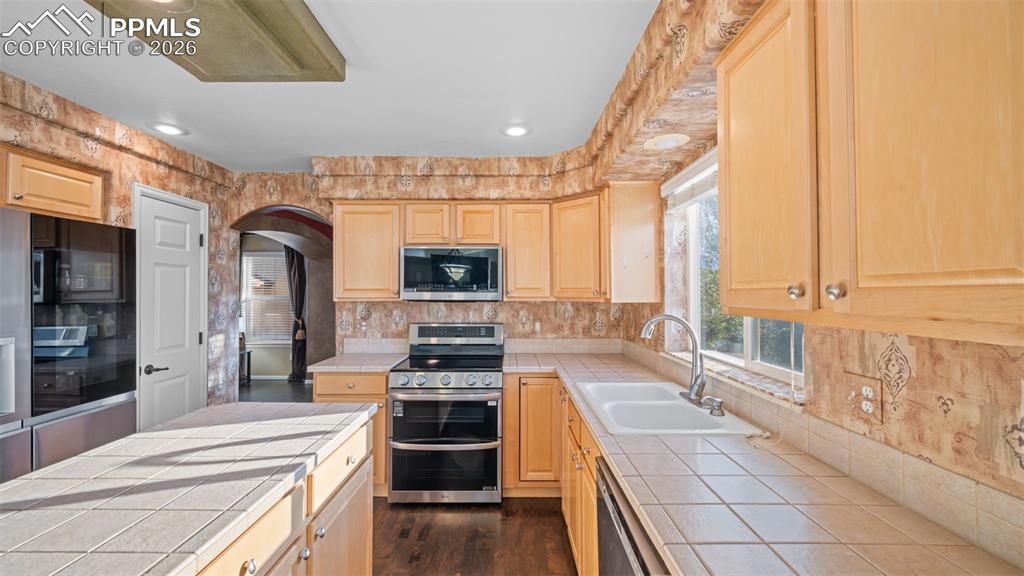 Image 14 of 35: Kitchen