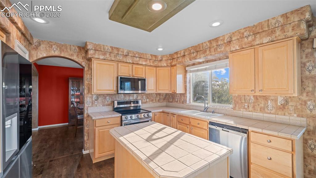 Image 15 of 35: Kitchen