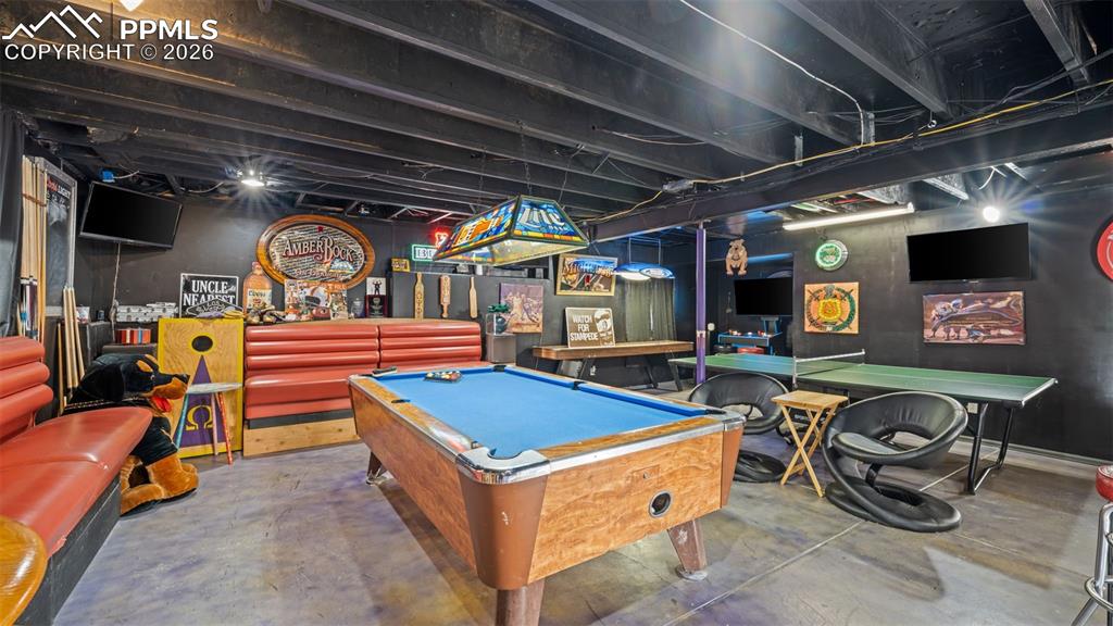 Image 25 of 35: Game Room