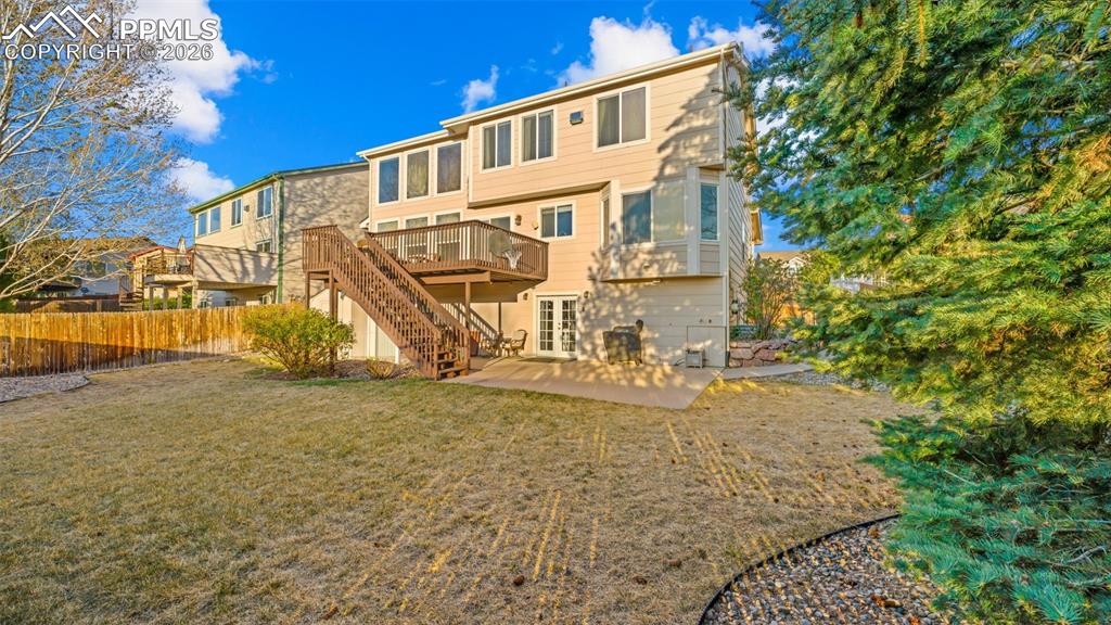 Image 28 of 35: Back of Structure