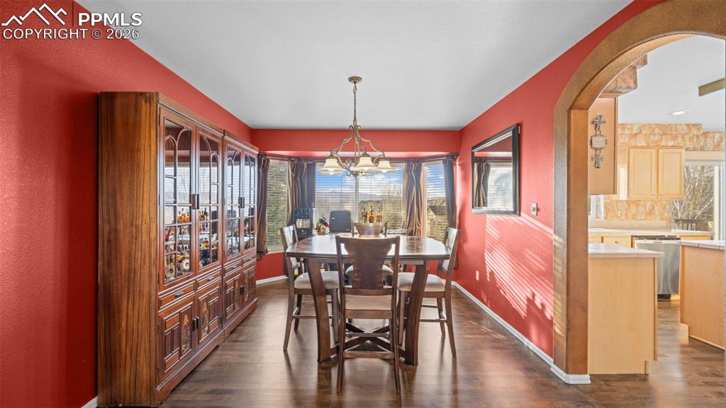 Image 9 of 35: Dining Area