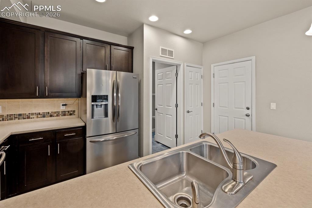 Image 16 of 50: Dining Area