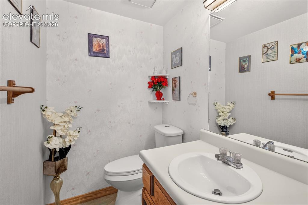 Image 10 of 27: Bathroom