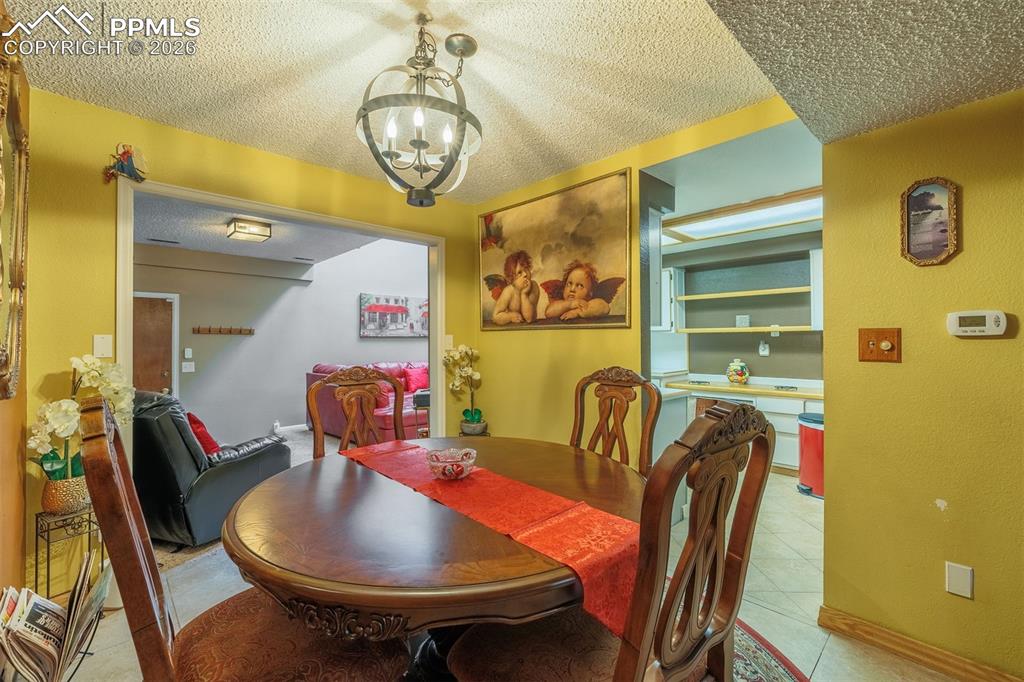 Image 6 of 28: Dining Area