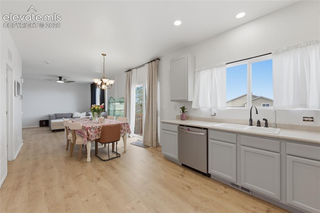 Image 15 of 42: Kitchen