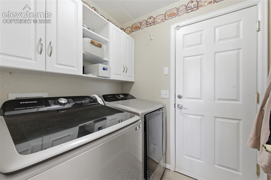 Image 17 of 42: Kitchen