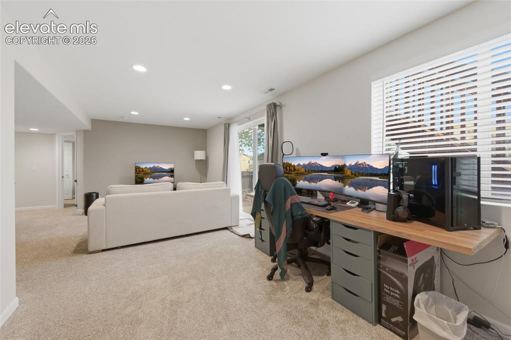 Image 31 of 42: Family Room