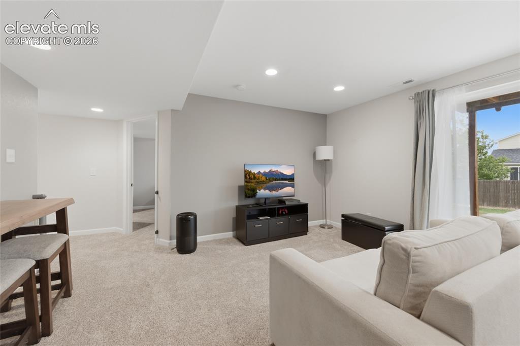 Image 32 of 42: Family Room
