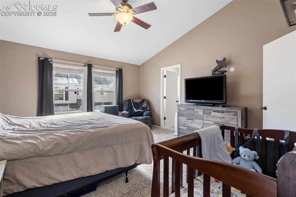 Image 17 of 32: Bedroom