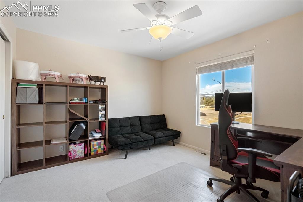 Image 22 of 32: Office