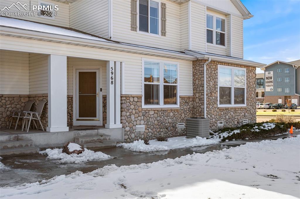 Image 31 of 32: Entry